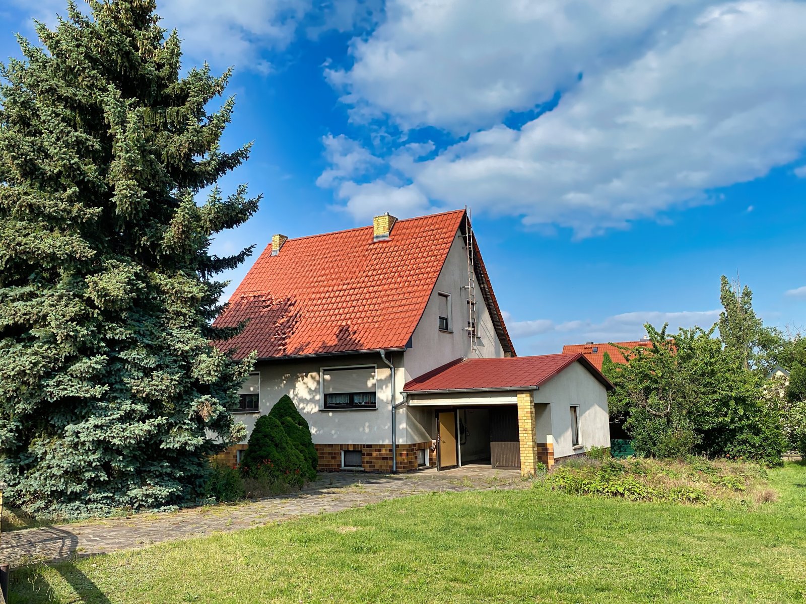 Einfamilienhaus mit Garage