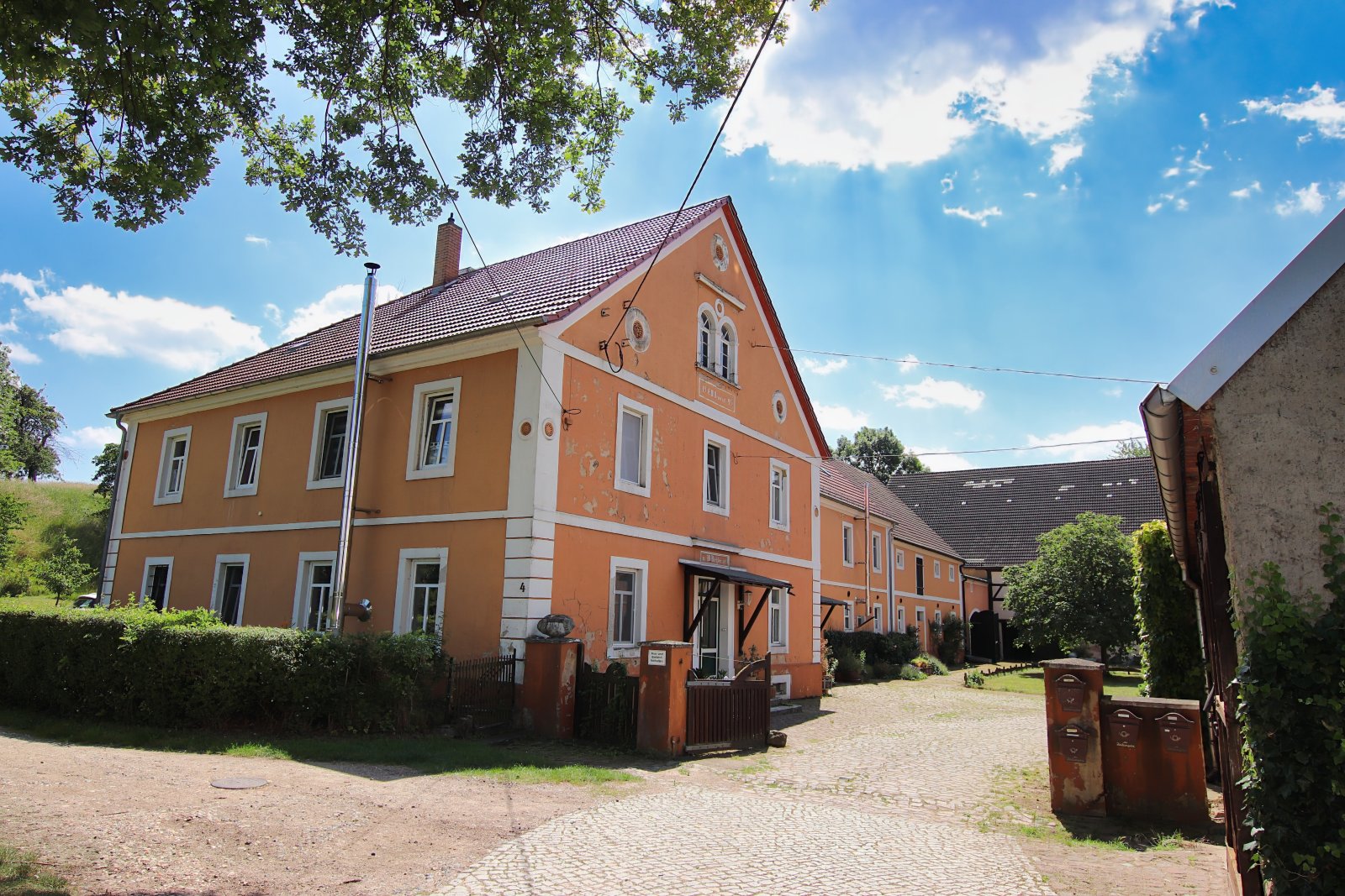 Hofeingang mit Haupthaus