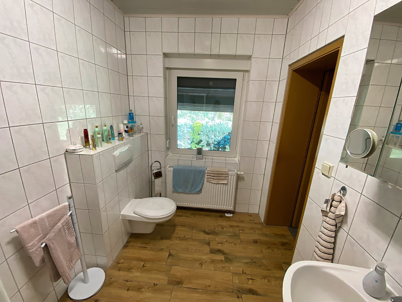 Tageslichtbad mit Dusche und WC EG