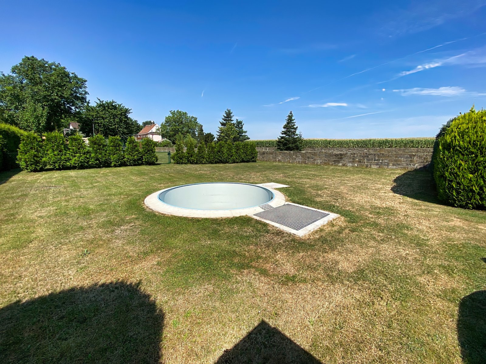 Gartengrundstück mit Swimming-Pool