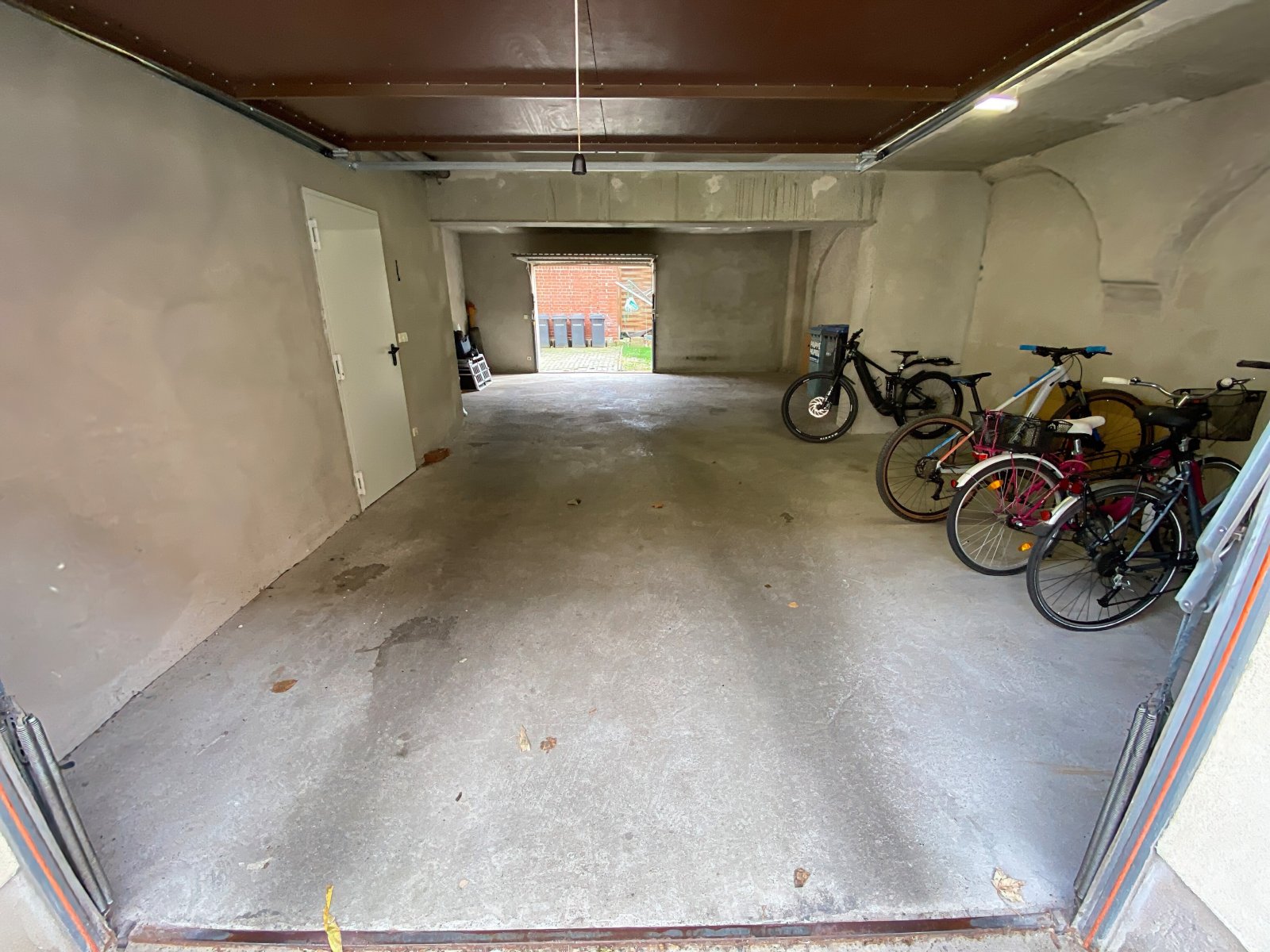 Garage mit Fahrradabstellplatz